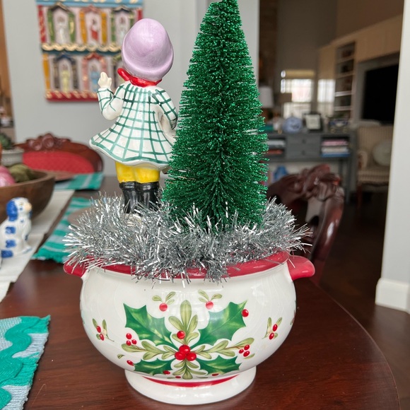 Caroling Boy Handmade Vintage Christmas Vignette/Diorama Decoration - Picture 7 of 12